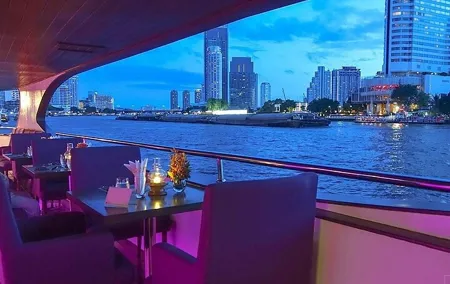 Luxurious Grand Pearl Dinner Cruise in Bangkok