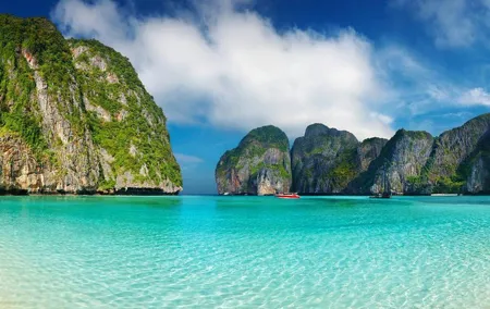 Phi Phi & Bamboo Island Trip by Speedboat, free Kayak, Lunch & Admission Ticket