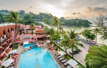 Phuket Stopover Made Easy: Hotel Stay & Transfers Included