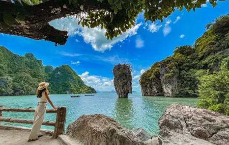 Iconic James Bond Experience by Speedboat from Sarasin Pier