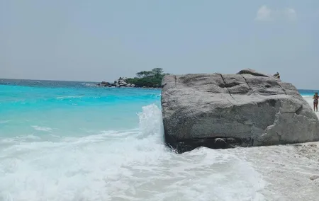 Maiton and Raya Islands Private Boat Day Tour