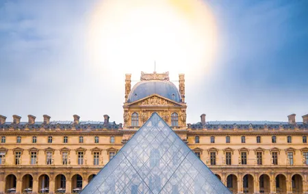 Mona Lisa and Treasures: Louvre Museum Experience 6-people Max