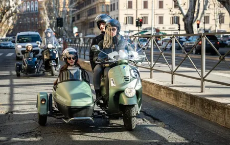 Vespa Sidecar Tour at Day/Night with Pickup