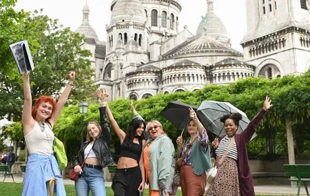 Montmartre Walking Tour with Secret Tales, Views & Croissant