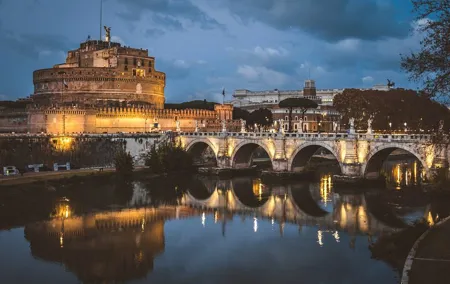 Night Tour of Rome with Local Pizza Dinner and Gelato Experience