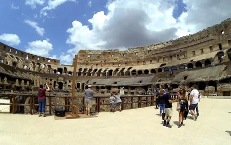 Exclusive Tour Colosseum Arena with Archaeologist & Roman Forum