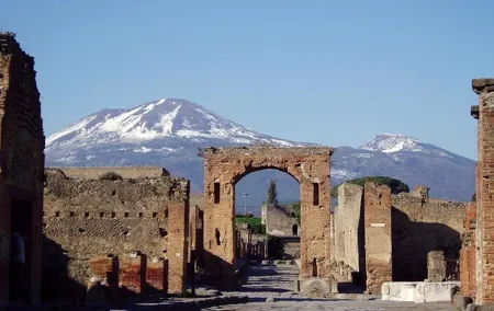 Pompeii and Naples From Rome: Private Full-Day Tour with Lunch