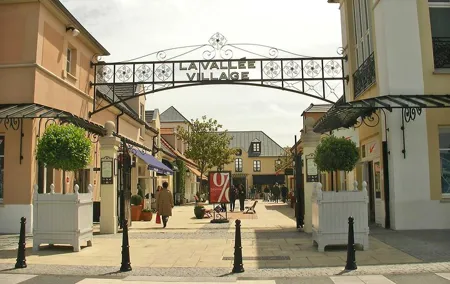 Half day private round transfer to La Vallée Village from Paris