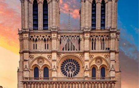 Amazing guided Notre dame and Ile de la cité tour with crypt