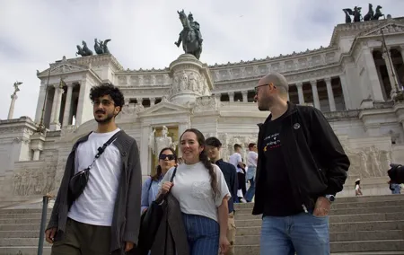Rome: Guided Small Group Walking Tour of City Highlights