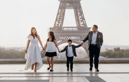 Eiffel Tower Private Photoshoot With a Professional Photographer