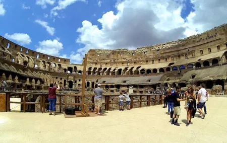 Private Tour of Colosseum Arena with Entrance to Roman Forum