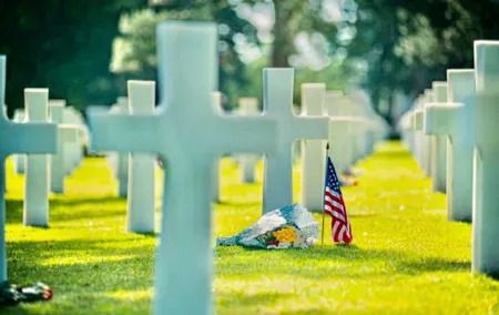 Normandy D-Day Beaches: Immersive Small Group Tour from Paris