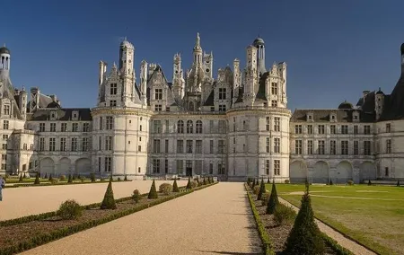 Visit of the Loire Valley Castles in one day from Paris