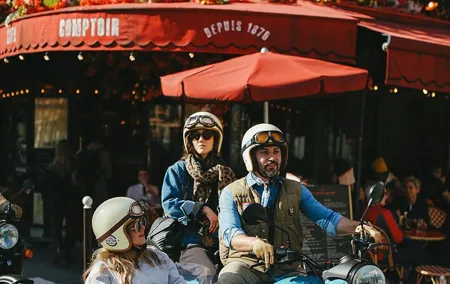 Paris Highlights city tour on a vintage Sidecar Motorcycle