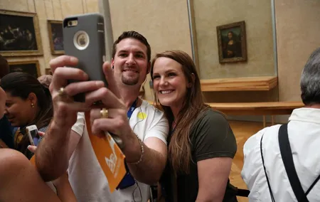 Small-Group Louvre Museum Masterpieces Tour with Reserved Access