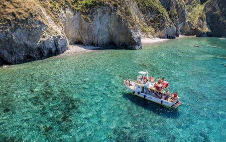 Day boat activities from Ponza to Palmarola