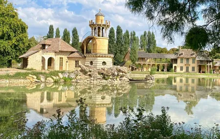 Giverny Versailles Trianon Small Group from Paris by Minivan