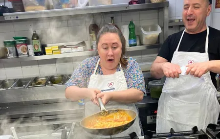 Rome: Pasta Cooking class, Dinner & Wine in authentic restaurant