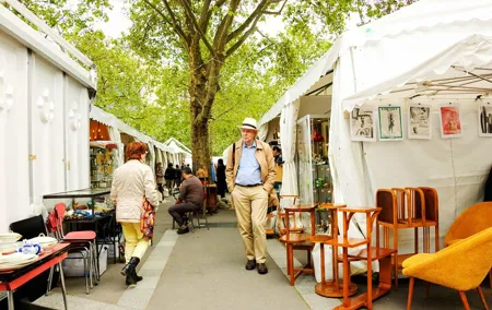 Paris: Saint Ouen Flea Market Guided Tour with Local Guide