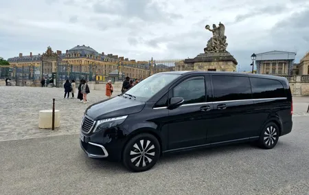 VERSAILLES CASTLE Round-Trip Transfer from Paris by Luxury Van