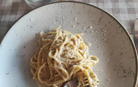 Pasta, Pizza and Gelato Food Tasting Tour in Trastevere