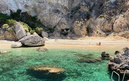 Boat tour island of Ponza