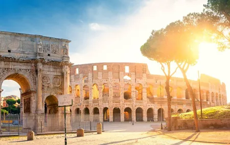 Early Colosseum, Roman Forum and Palatine Hill Guided Tour