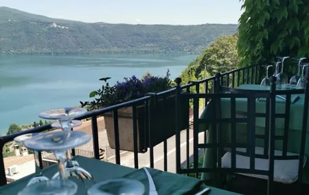 Bracciano Castel & Etruscan Day Tour from Rome