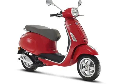 Vespa Primavera 125 cc Rental at Rome 24 ore