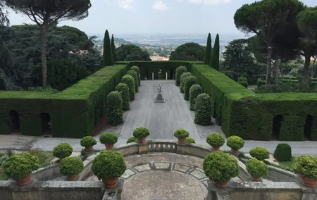 Castel Gandolfo: Pontifical Gardens bus, Pop's Apartments & Dome