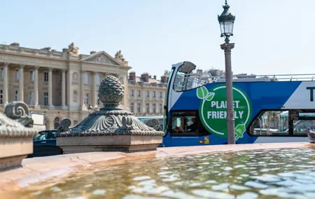 Louvre Museum Guided Tour with 1-Day Hop-On Hop-Off Bus Ticket