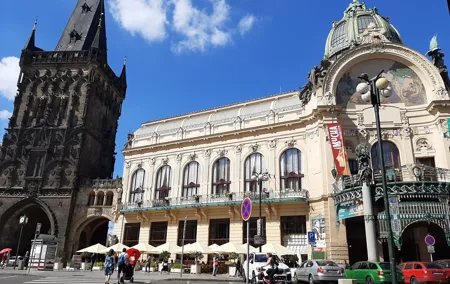 Prague´s Old Town and Charles Bridge Private Walking Tour (Right Riverbank)