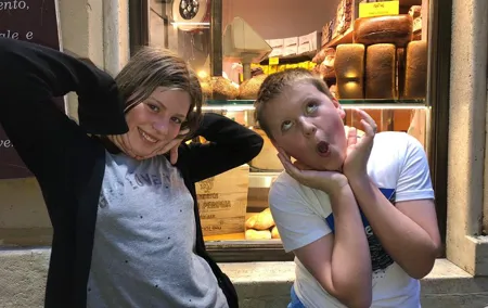 Rome Night Tour for Kids & Families With Gelato Pizza & Must-See Sites Lit Up