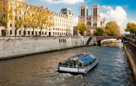 Paris City Tour by Coach with Sightseeing Seine River Cruise