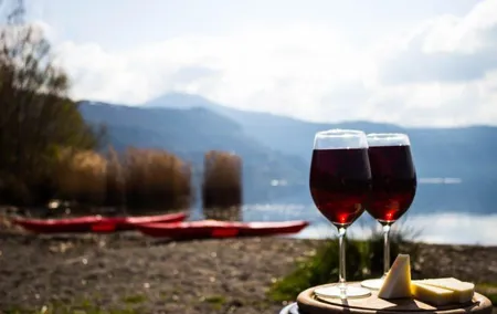 Castel Gandolfo Kayak Tour with Wine and Food Tasting