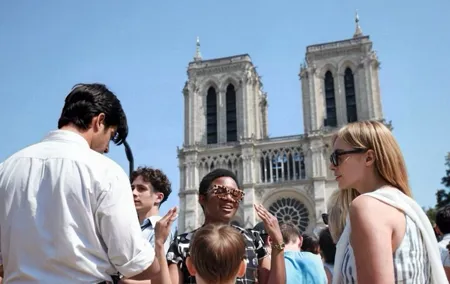 Historic Walking Tour: Notre-Dame & Sainte Chapelle Opt