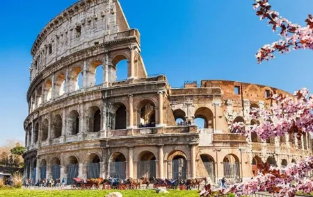 Colosseum Walking Tour with Roman Forum and Palantine Hill Access