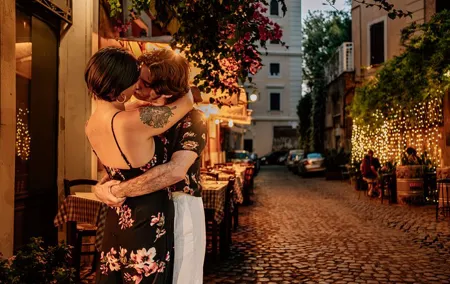Rome Private Romantic Photoshoot in Charming Trastevere