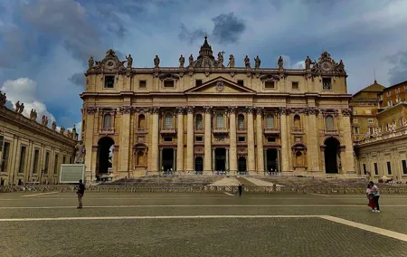 St. Peter's Basilica Tickets with Host or Guide