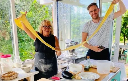 From Rome: Pasta Fresca Cooking Class in a Farmhouse with a Local