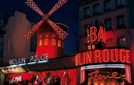 Montmartre Tour with Cabaret Show and Dinner SEMI PRIVATE