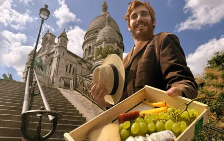 Montmartre Food Tour led by a Van Gogh Live Actor