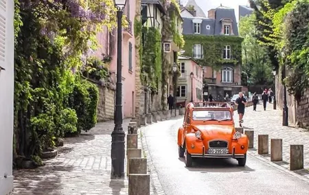 Vintage 2CV Adventure: 1 Hour 30 min Paris Secrets Tour