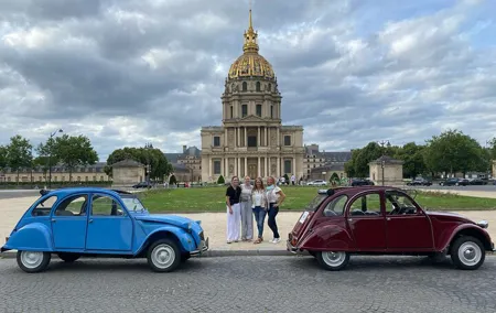 Best guided sightseeing tour in Paris by French vintage car