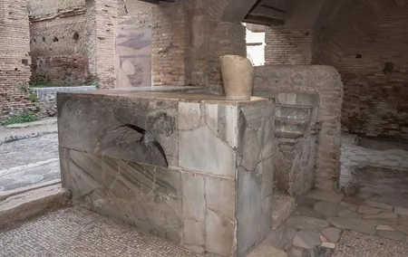 Daily life in Ostia Antica (private tour)