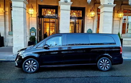 Private Transfer: Paris Airport CDG to Paris City by Luxury Van