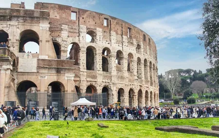 Private Tour of the Colosseum, Roman forum & Palatine hill with Arena Floor
