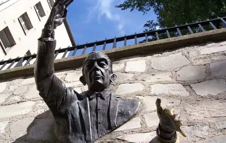 ESSENTIAL MONTMARTRE Walking Tour: the essential highlights+MORE!
