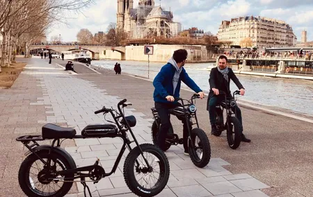 Private Paris electric bike ride with video